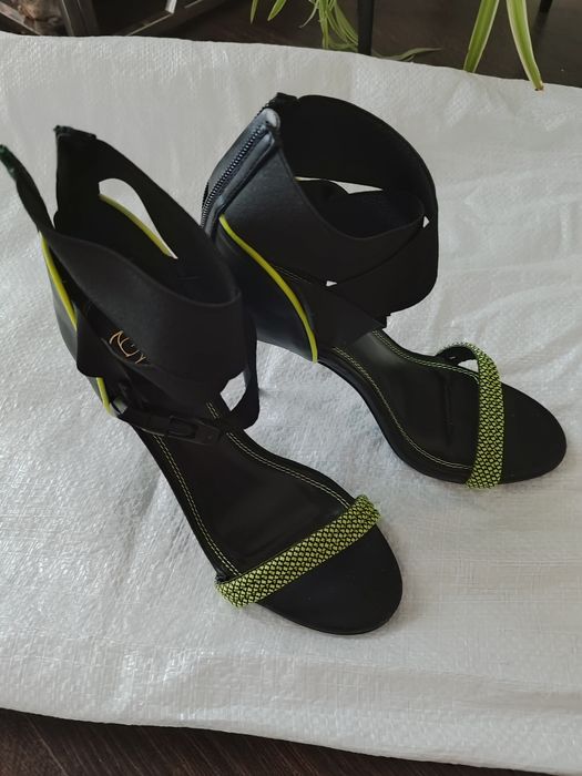 Босоніжки вживані жіночі