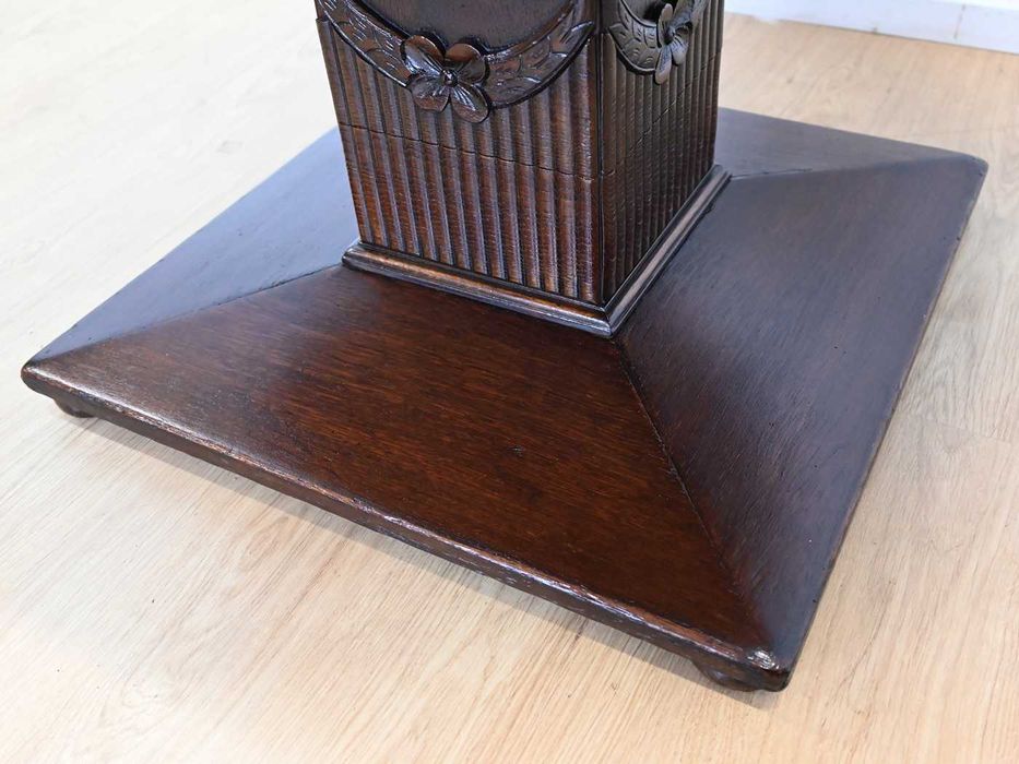 okrągły stolik na jednej nodze 101401