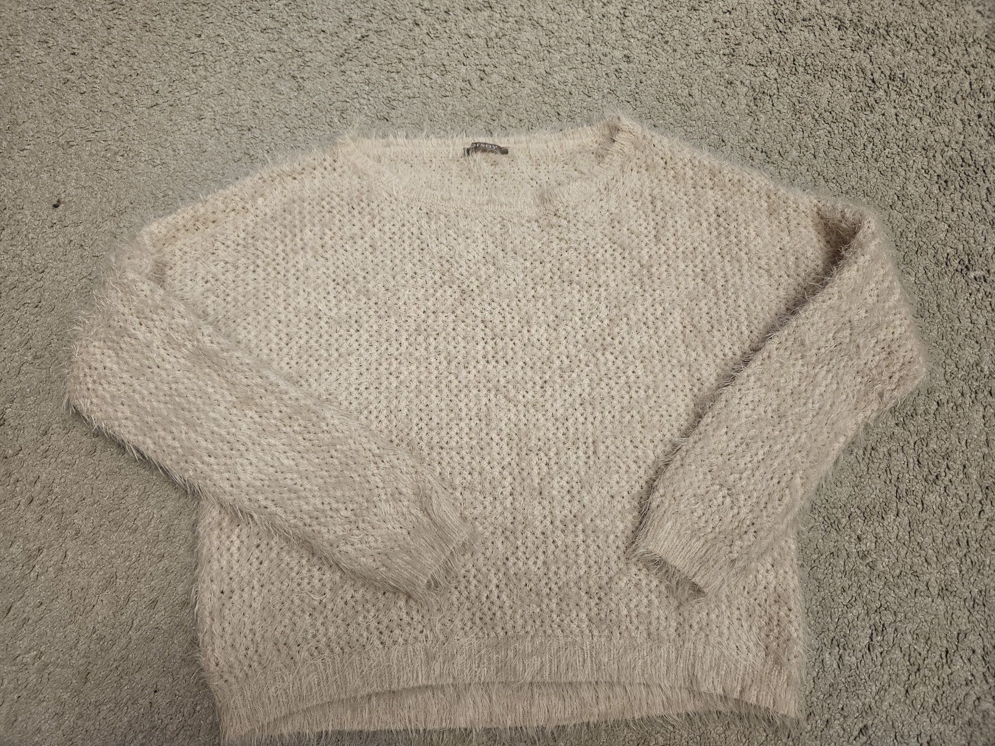 Sweter z włoskiem Orsay S