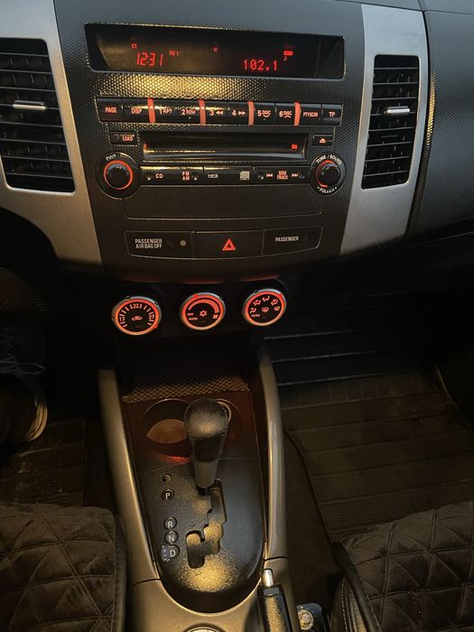 Mitsubishi Outlander 3.0 гаражне зберігання