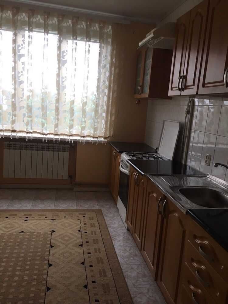5-к. котедж 409,8 м2 з ремонтом, діл 10 сот за вул. Новокиселівська