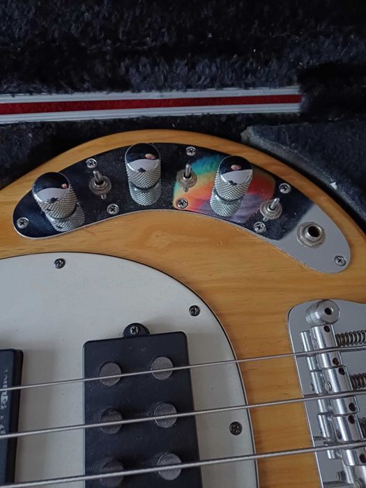 Gitara basowa Music Man Sting Ray