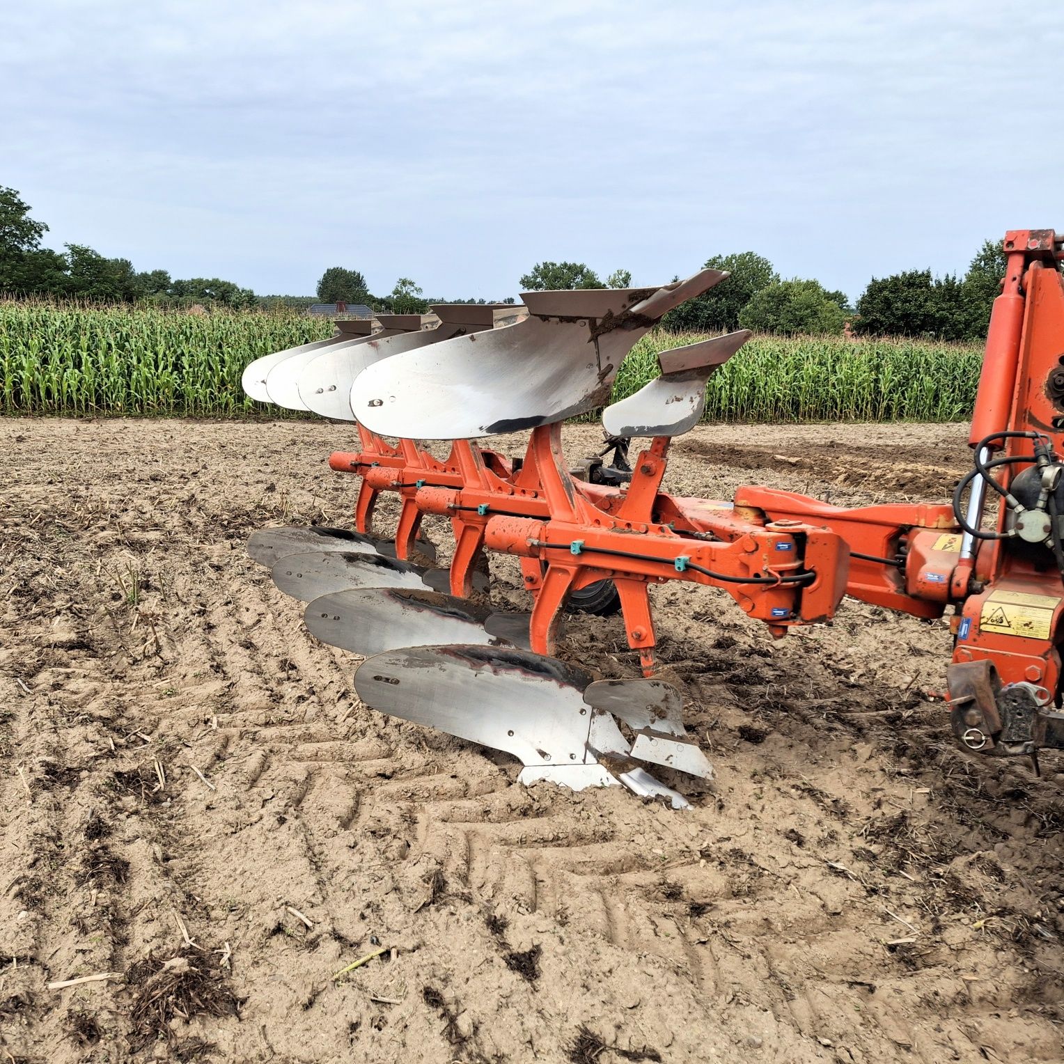 Pług obrotowy Kuhn Varimaster 4 skibowy (4+1) Zabez Hydrauliczne Ładny