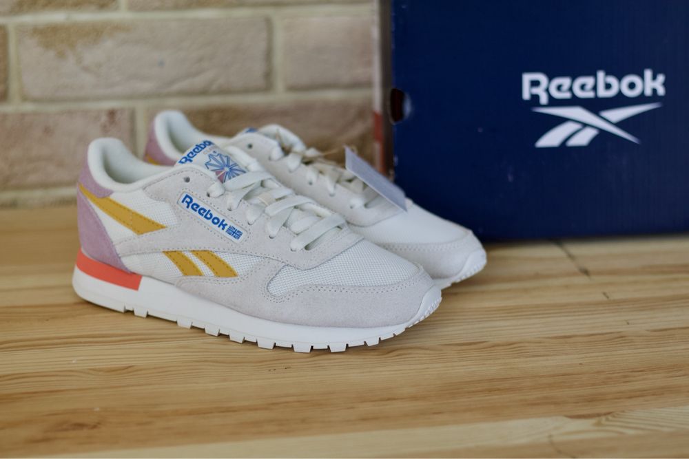 Жіночі кросівки reebok classik 37.5 розмір