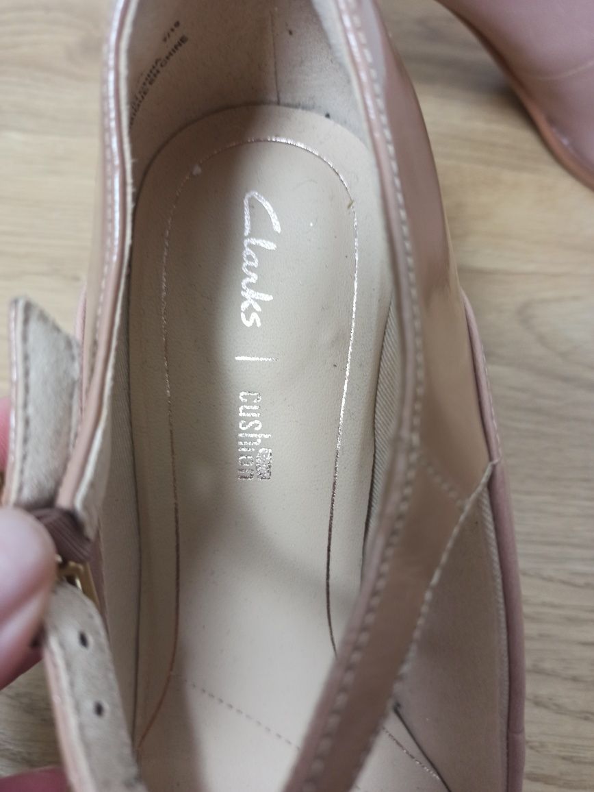 Clarks półbuty na obcasie słupku rozmiar 41.5,