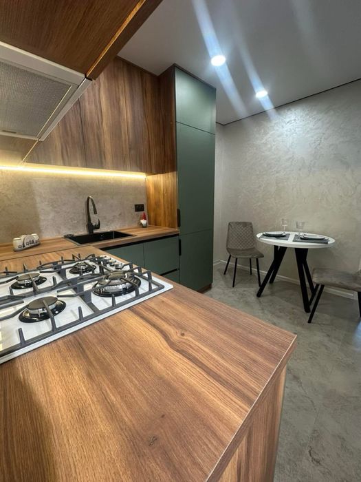 Продаж сучасної 2 кімнатної квартири по вул. Смакули