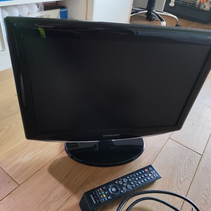 Telewizor Samsung 19", pilot, przewód zasilajacy