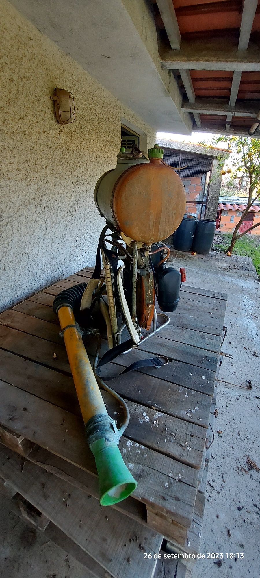 Máquina de cura com motor