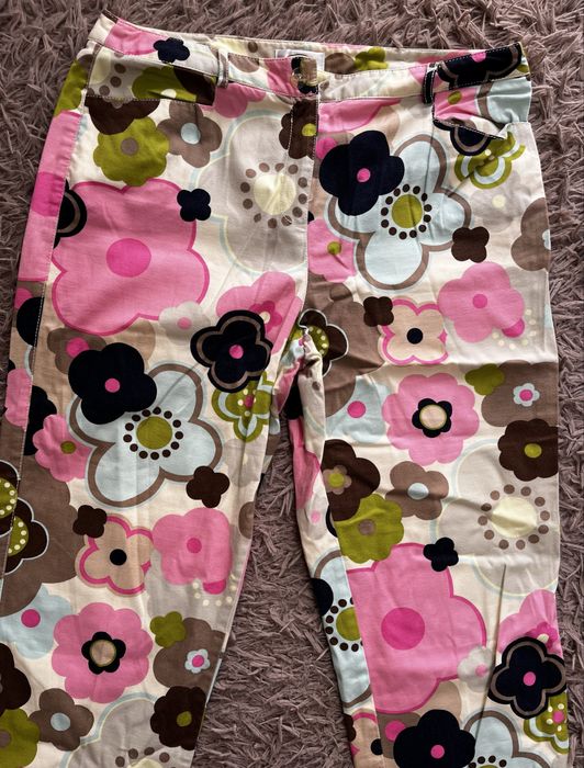 Жіночі укорочені штани з квітковим принтом