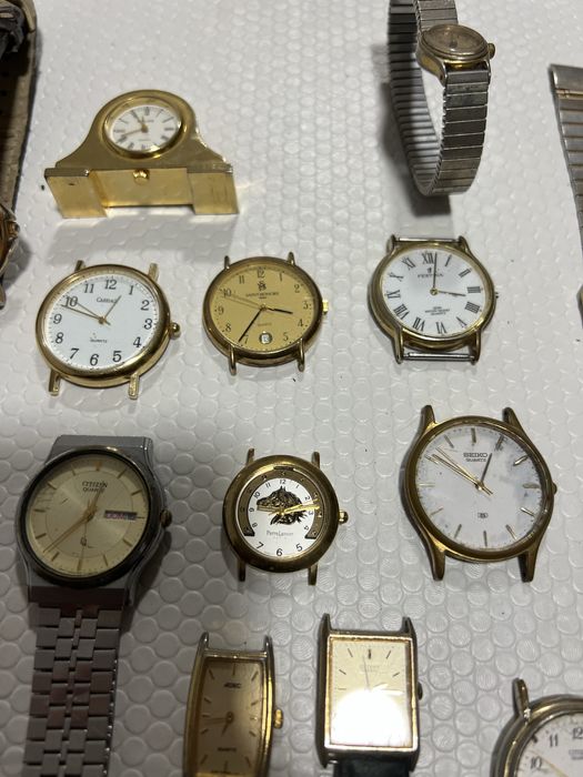 Varios relogios antigos