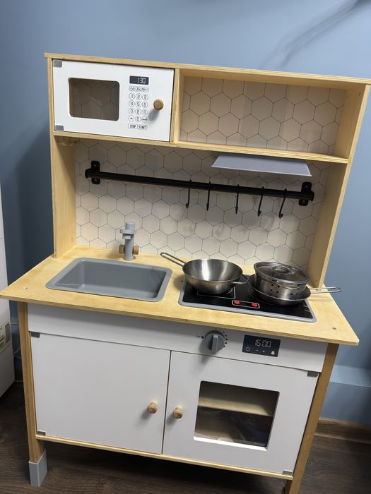Кухня IKEA дитяча деревʼяна з посудом