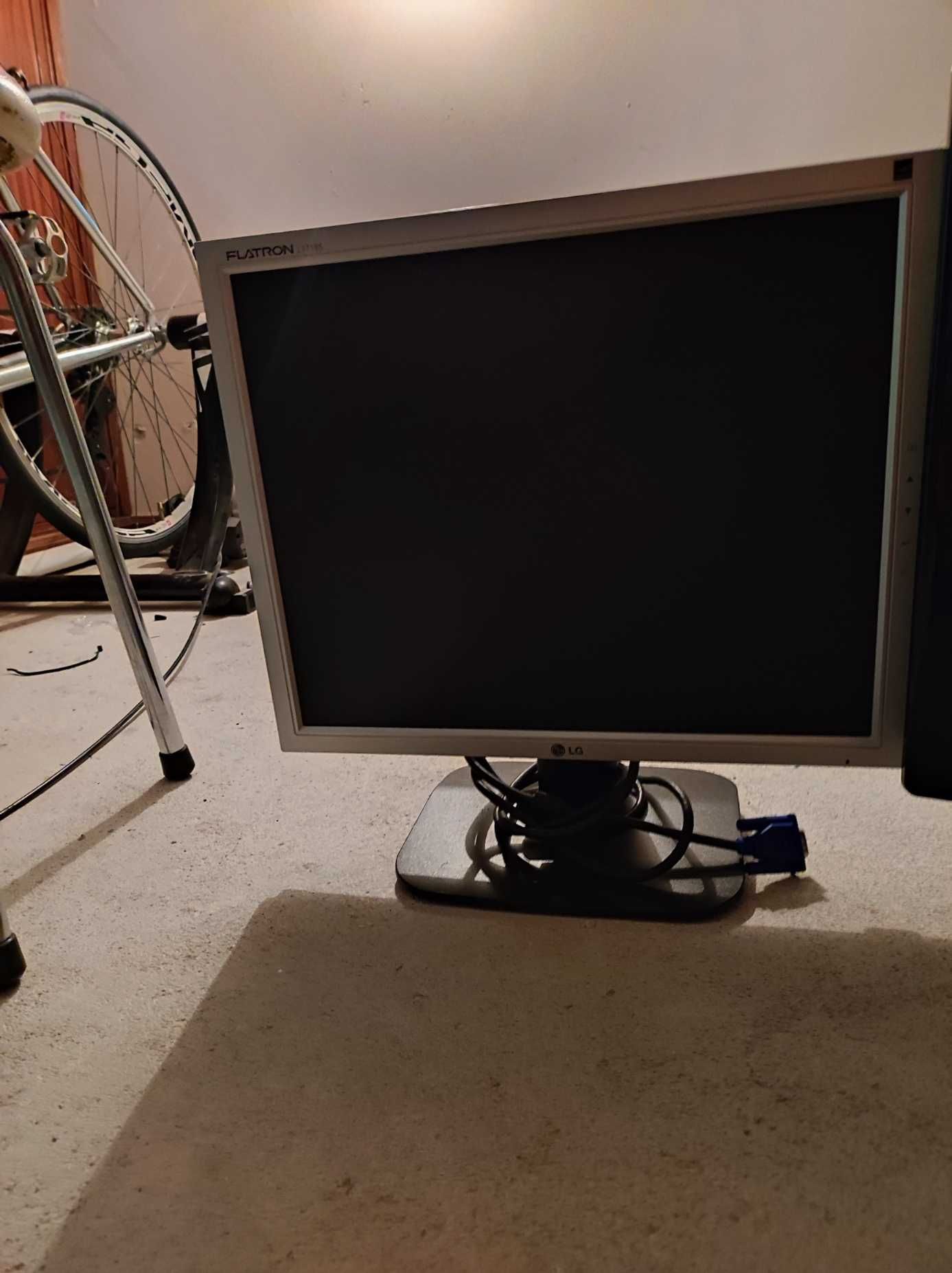 Monitores LCD de 15'' e 17''