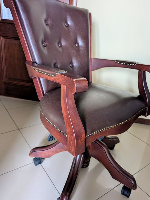 Ekskluzywny fotel ze skóry do gabinetu, salonu