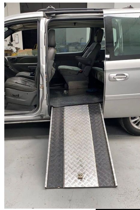 Chrysler voyager adaptada cadeira de rodas