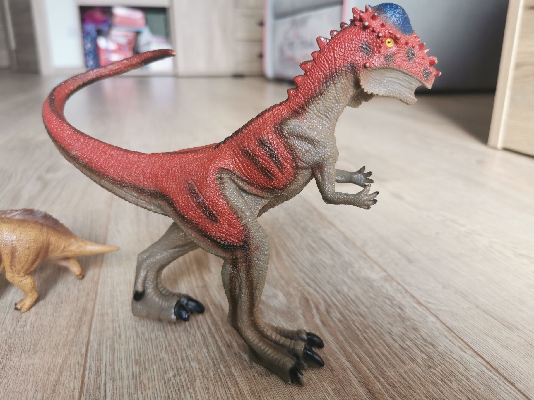 Dinozaur czerwony Welociraptor