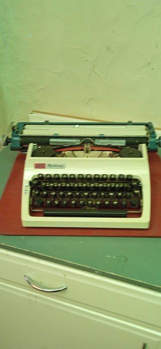 maquina de escrever em bom estado