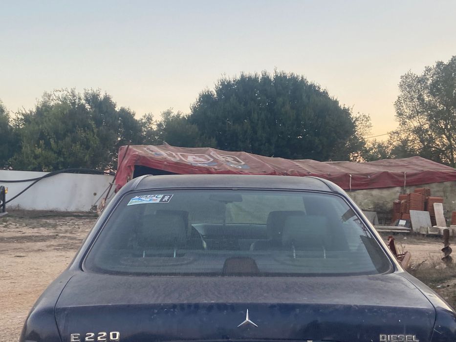 Carro Mercedes em bom estado