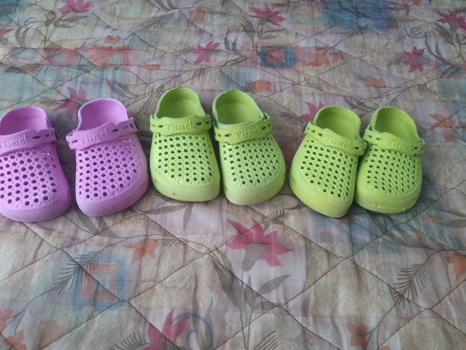 Дитяче взуття, крокси, тапці