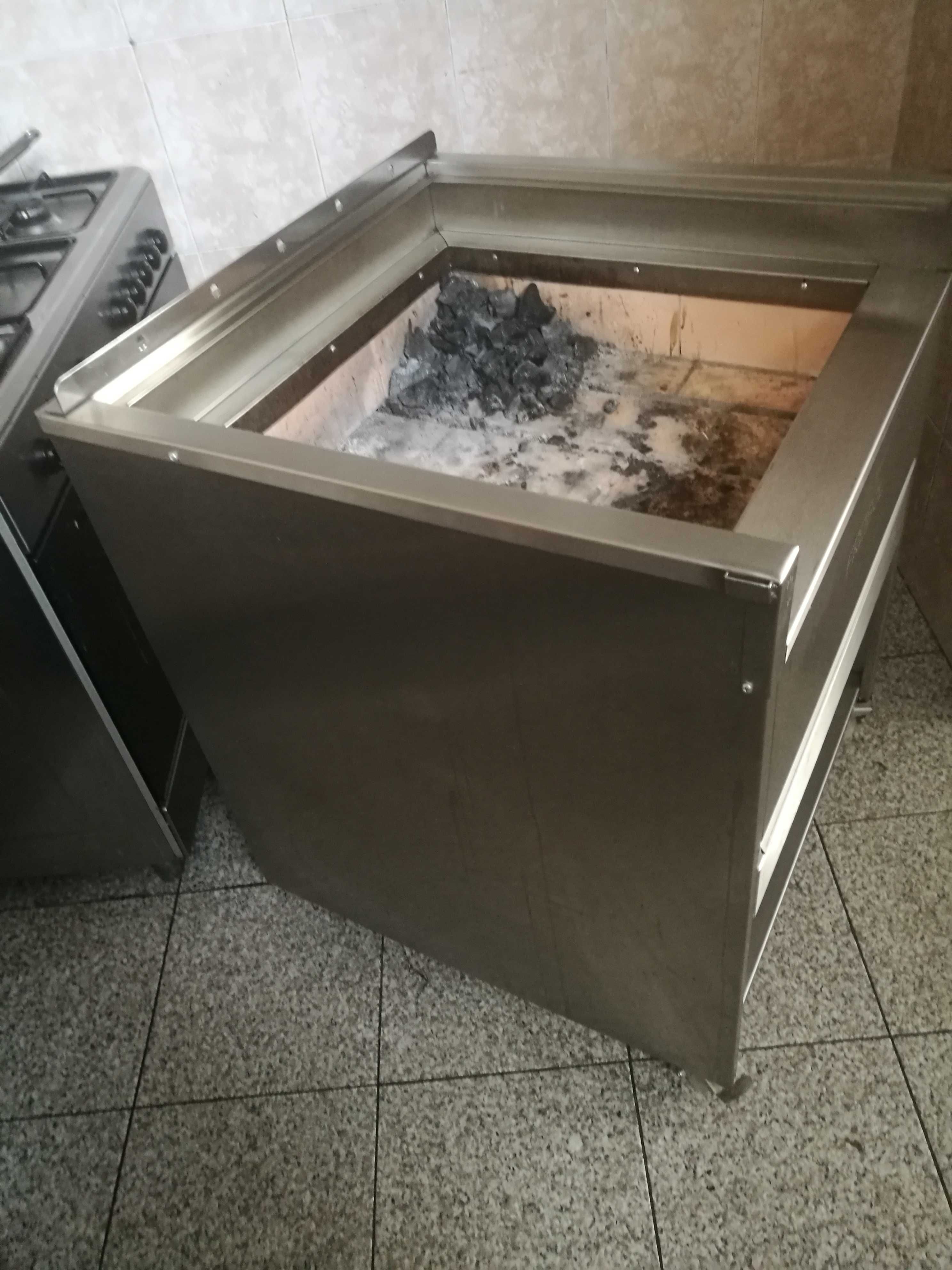 Churrasqueira a carvão (preço até 31 dezembro)