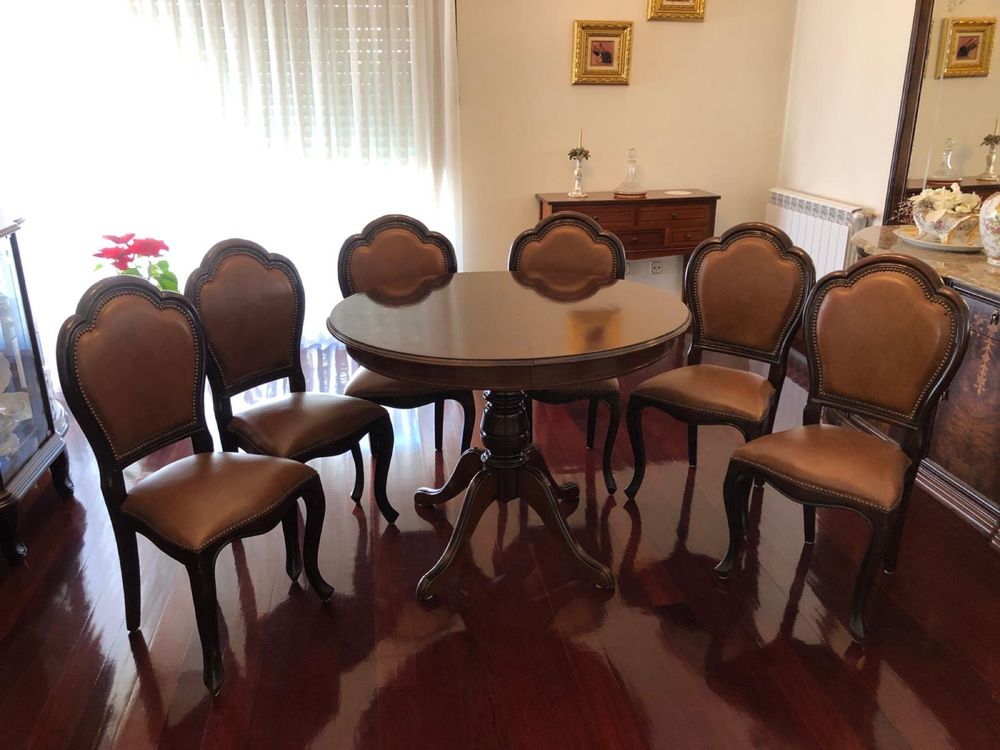 [URGENTE] Conjunto de mesa de jantar e 6 cadeiras