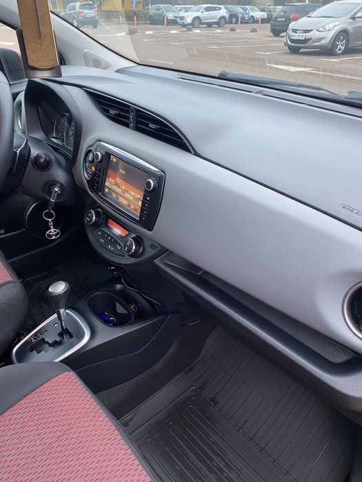 Toyota Yris дилерська