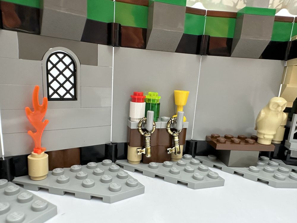 Lego 4707 Harry Potter Hagrid’s Hut BOX