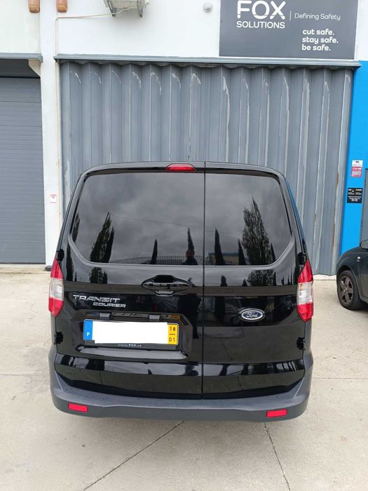 Transit Courier VAN TREND 1.5 TDCi, Cor Panther Black