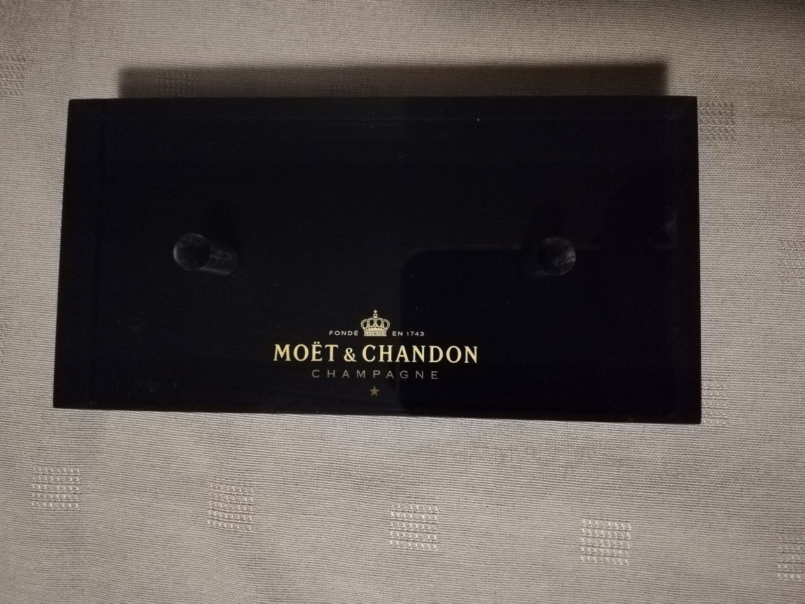 Moet & Chandon Base Acrílica