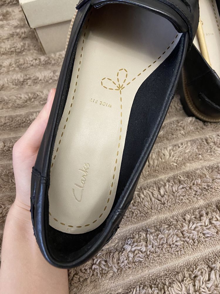 Продам лофери Clarks