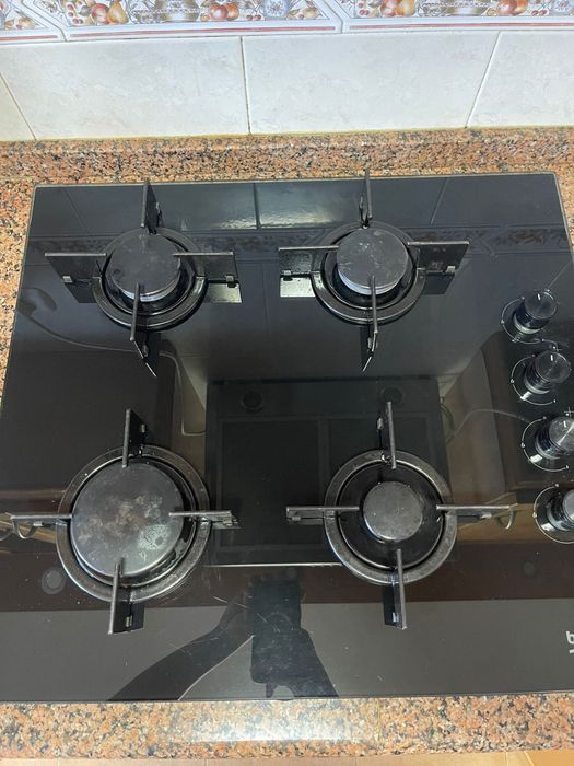 Placa de gás BEKO BSE21031CXD - vidro preto com 4 bicos - Gás butano