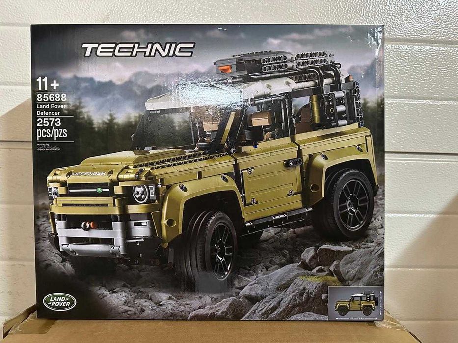Конструктор Technic Land Rover Defender на 2573 деталей