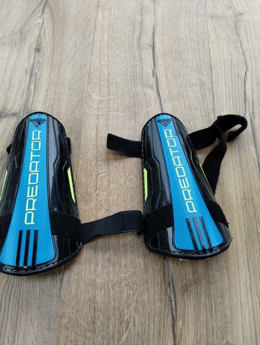 Ochraniacze piłkarskie juniorskie adidas predator