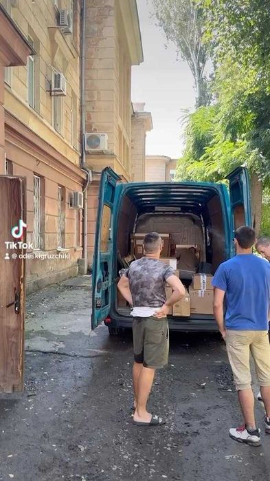 Услуги грузчиков послуги вантажників Одеса безнал перевезення вантажні