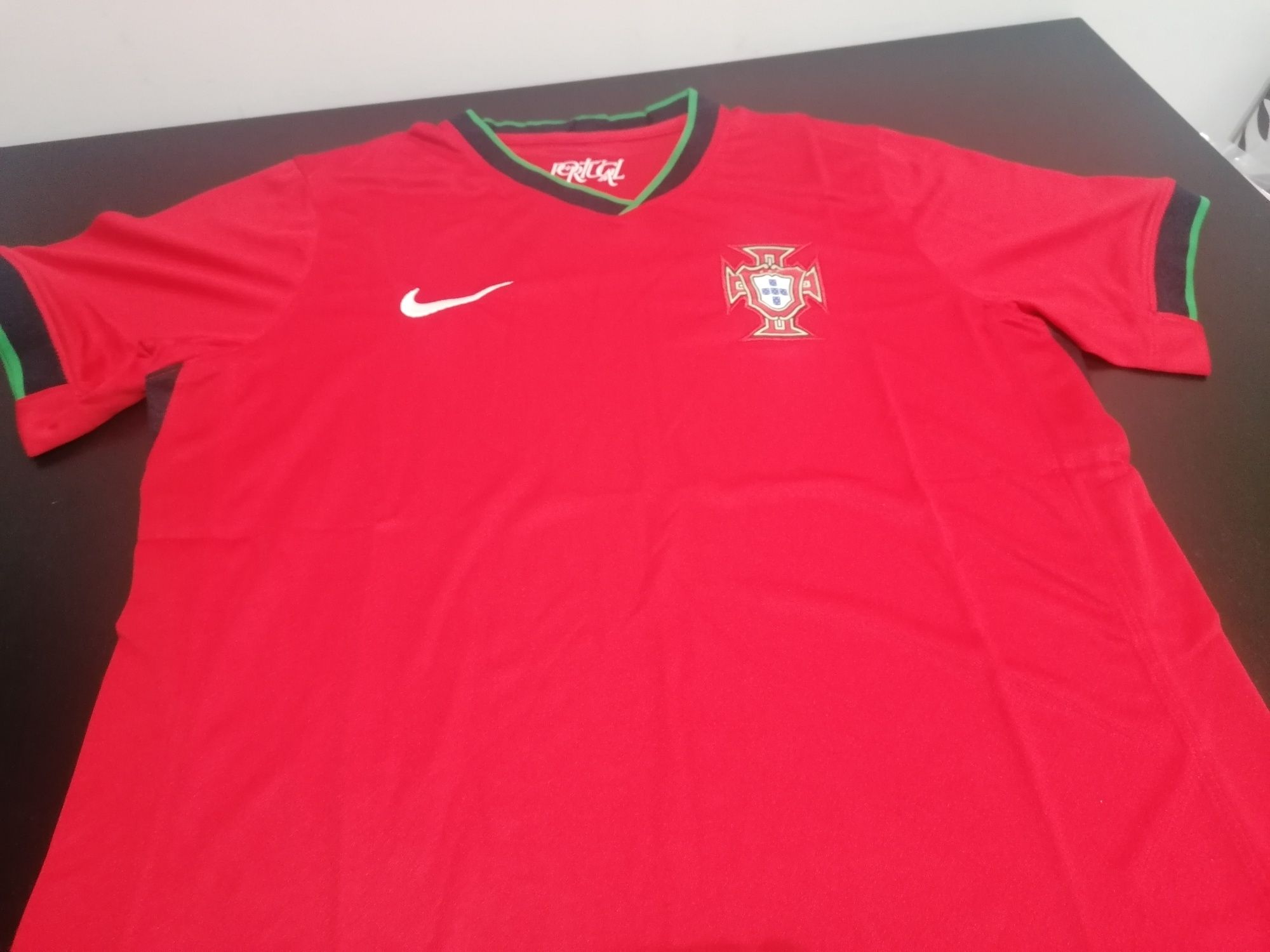 Camisola principal Portugal Euro 2024 L