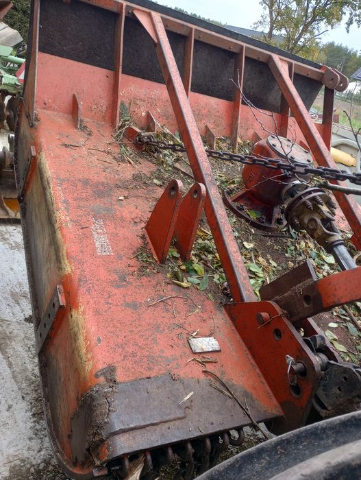 Mulczer leśny do gałęzi krzaków