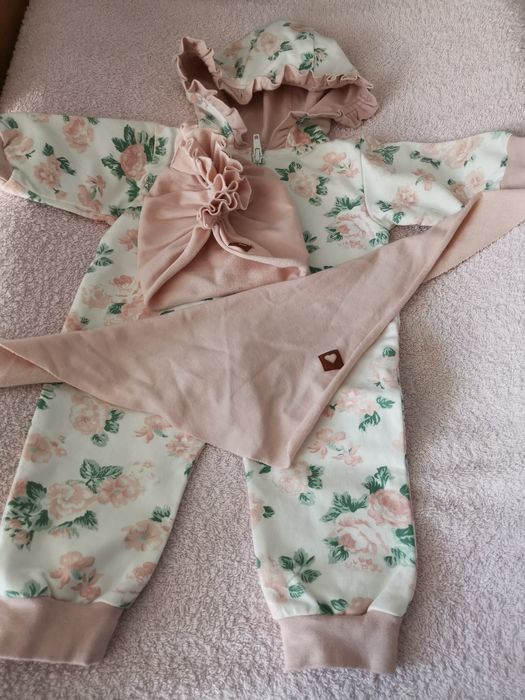 Sprzedam kombinezon wiosennu +czapka i chustka