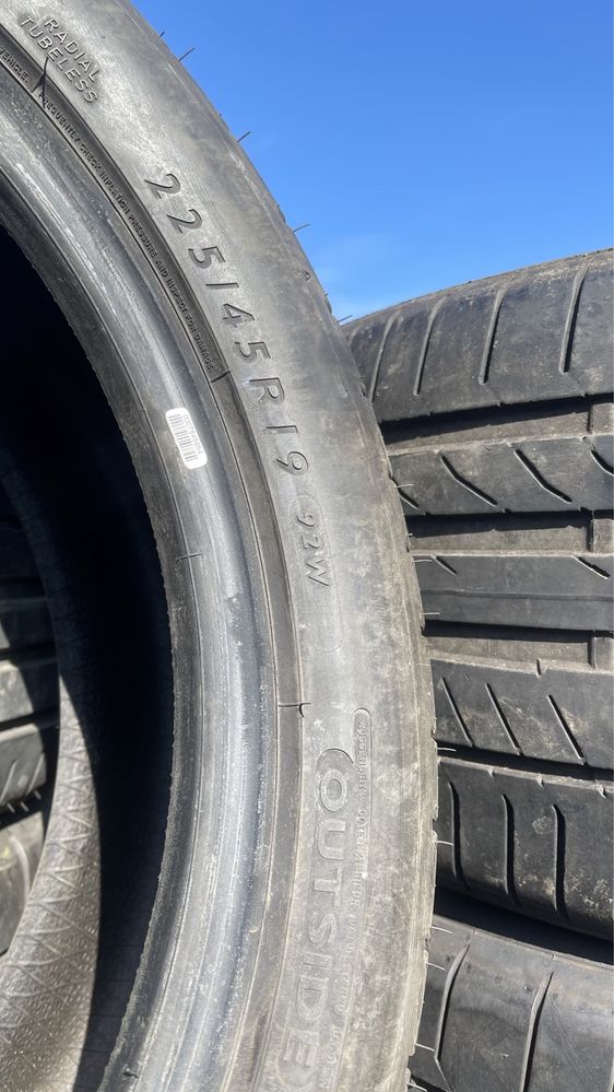 225/45/19 dunlop sport Max  RT