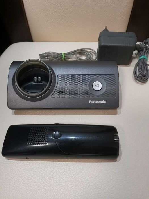 Telefon Panasonic stacjonarny bezprzewodowy z kolorowym wyswietlaczem