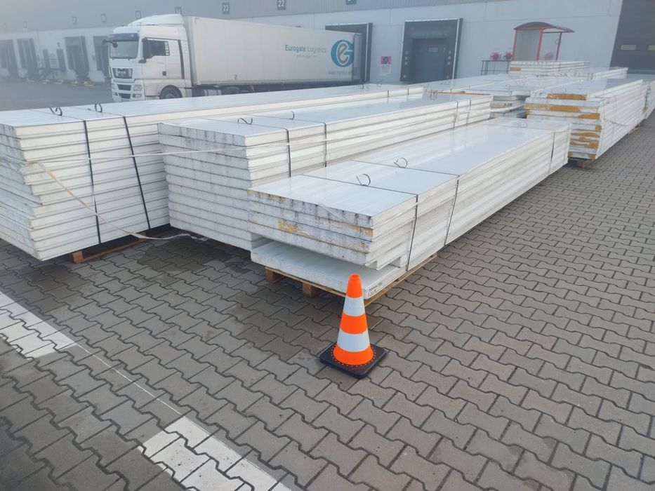 Płyta warstwowa 80 rdzeń styropian ok. 550 M2