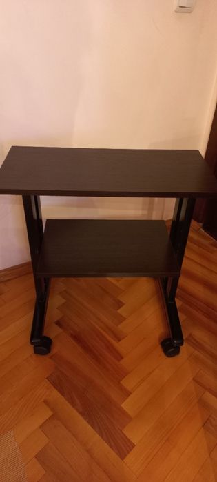 Підставка на колесиках.