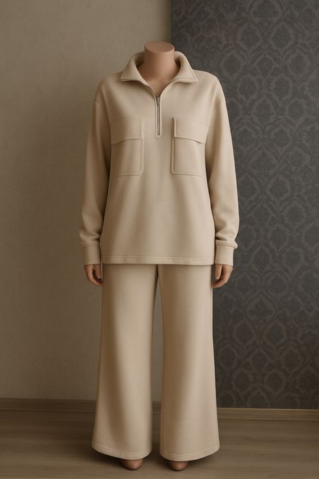 Дуже гарний брендовий костюм молочного кольору