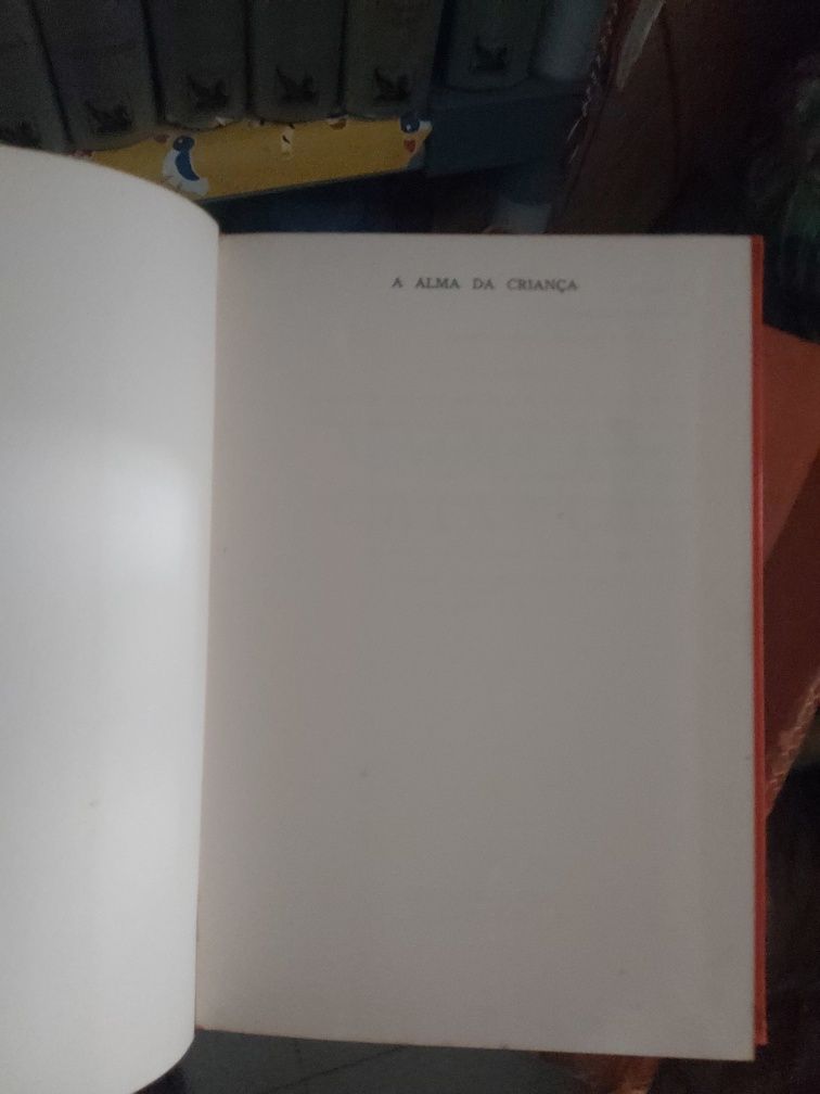 Vende se varios livros