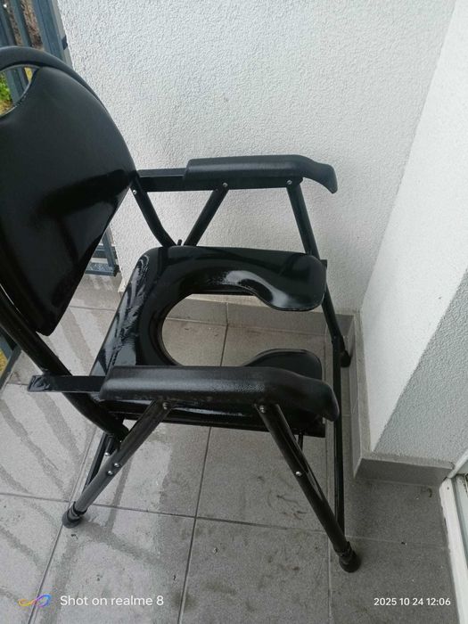 Solidne, rozkładane krzesło toaletowe