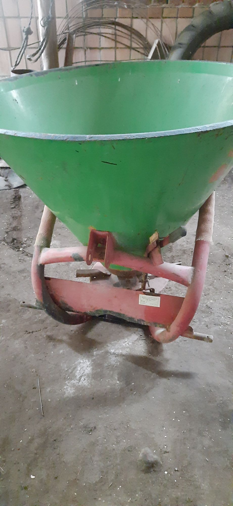 Продам розкидач мінеральних добрив