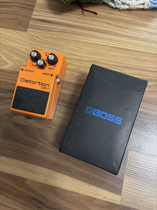 Boss DS-1 pedał.