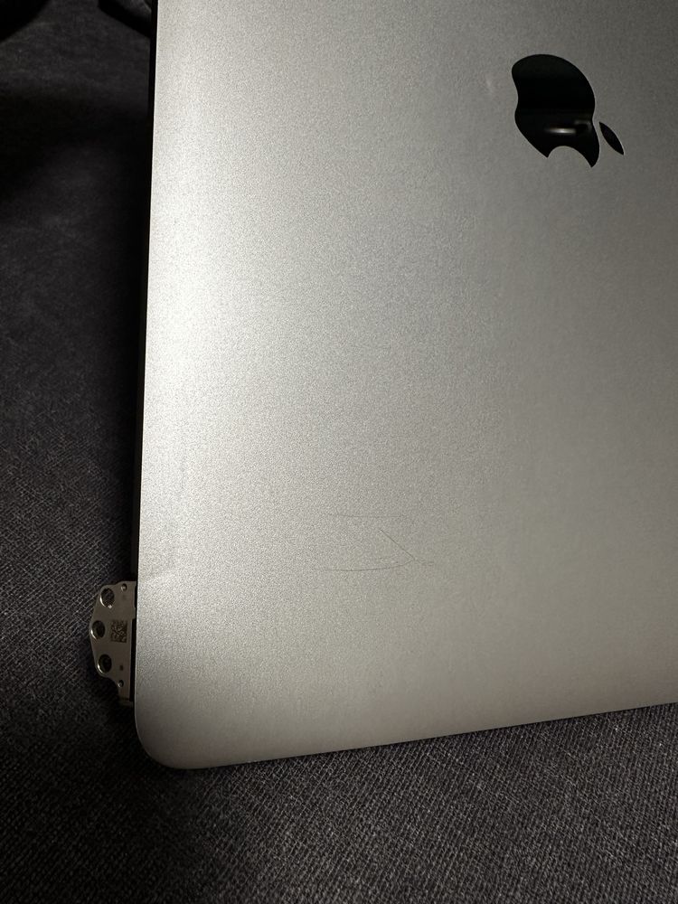 Кришка від Macbook pro A1708