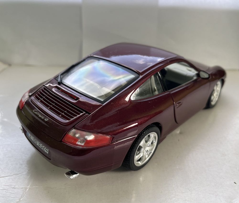 Model samochodu w skali 1:18 Porsche 911 carrera Bburago Burago
