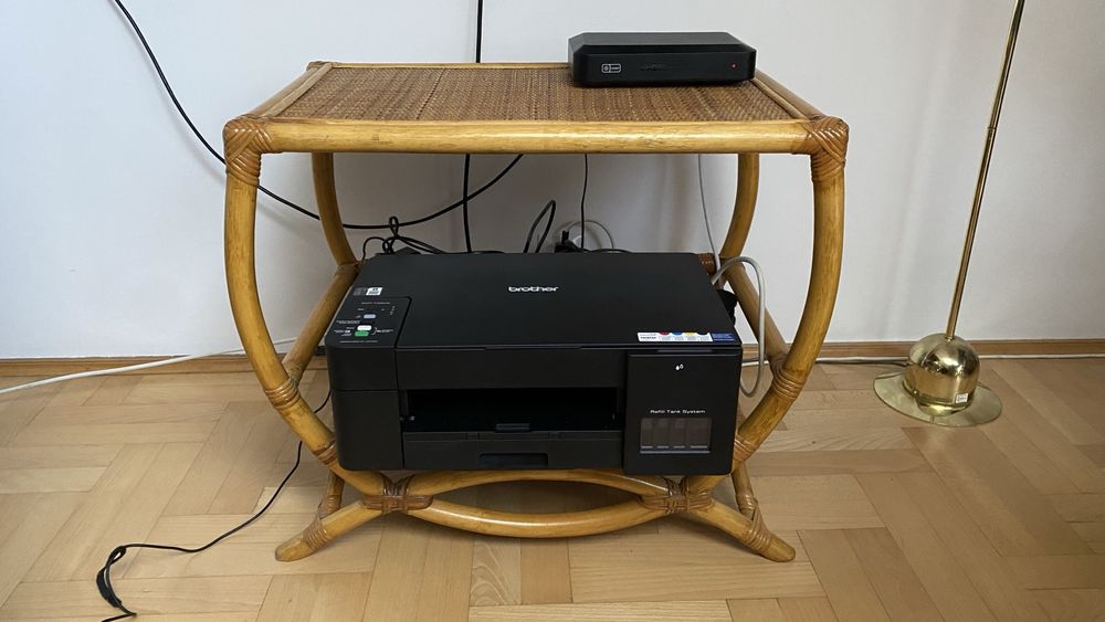 Zestaw mebli rattanowych (duży stół, szafka/stolik, komódka)
