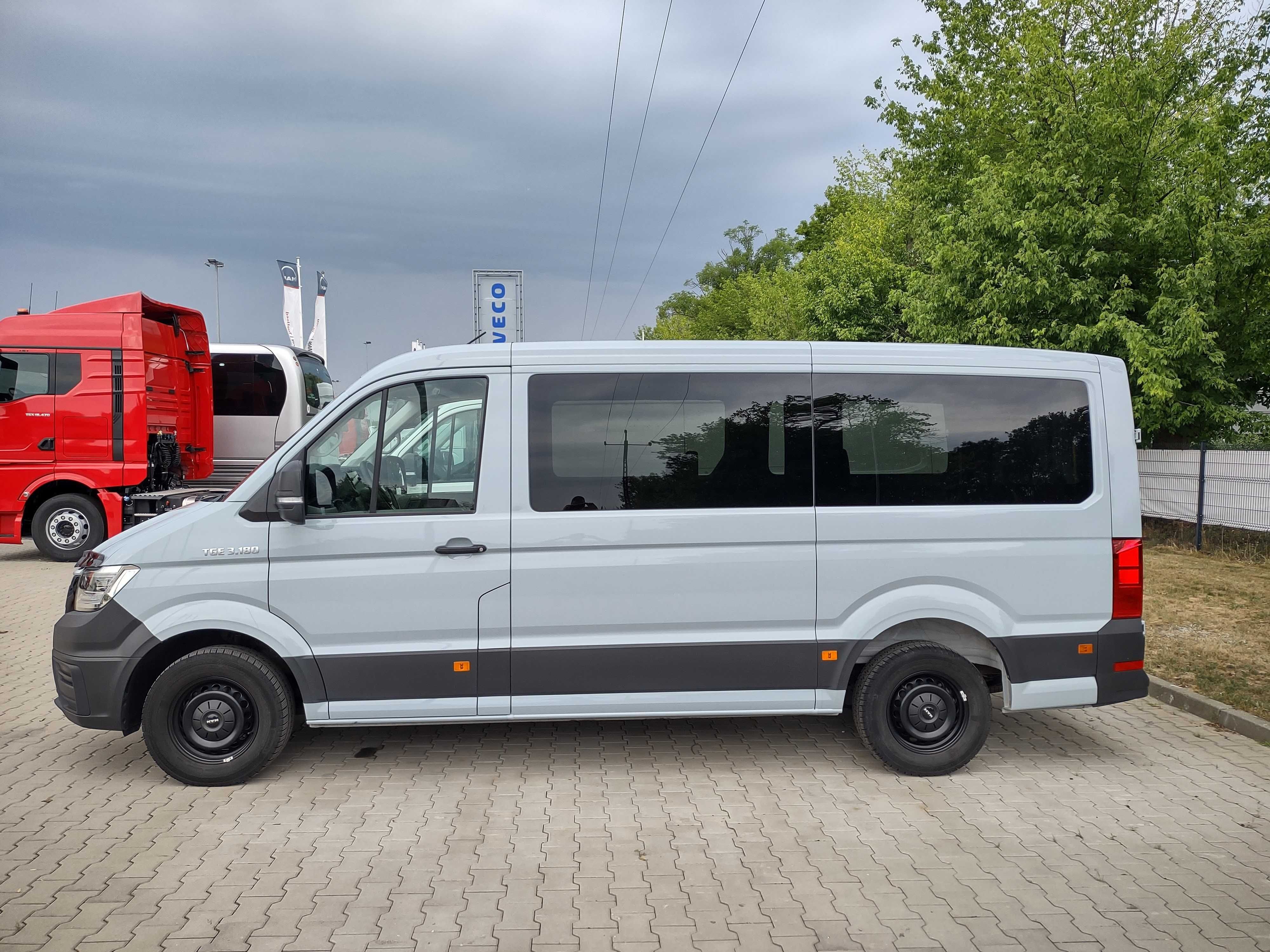Transfer przewóz TAXI 8 osób na lotnisko Szczecin Berlin Poznań itp.