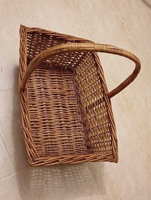 Cesto retangular em verga
